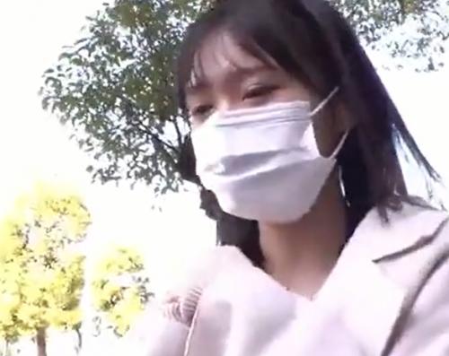 『初心な幼馴染が小悪魔になっていた？！』ロリ系巨乳美少女に痴女られてしまうM男のボク？！【小倉七海】