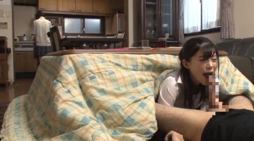 勉強中の妹の激カワな友達に発情してしまった兄。母に隠れてセックスしてしまう動画