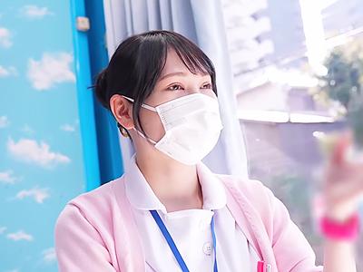《マジックミラー号》勃起収まらない男性目の前に赤面してしまう看護師さん巨根でバッコバコ膣内射精されるｗｗｗ