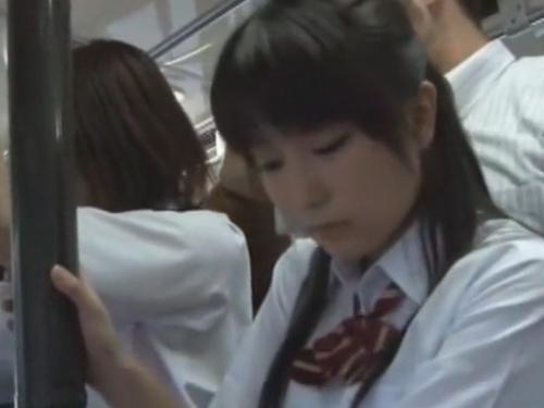 「興奮する！女子校生の濃厚なセックス！～サラリーマンの興味津々なバス車内での肉棒搾取～」