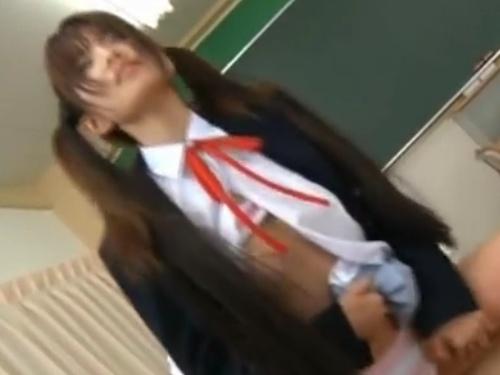 今村美穂の魅力的なパンチラシーンで胸キュン！