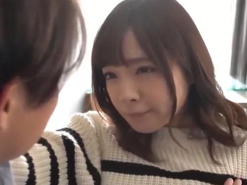 「キュートな美少女が愛らしさ満点で激しいH！ペニスを舐め舐めして・・・生挿入で絶頂♡！」