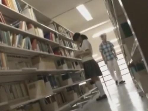 「可愛すぎる女子校生が制服姿で図書館で手マン被害に！更にトイレでレイプされる悲劇！」