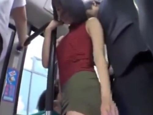 生々しい描写で綴られるタイトスカート美女の闘い！驚愕のストーリーに興奮必至！