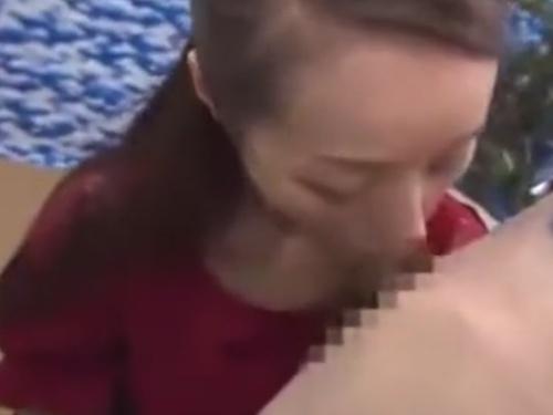 【必見】息子の友達が美人熟女母を誘惑！賞金をかけたHなゲームが始まる！