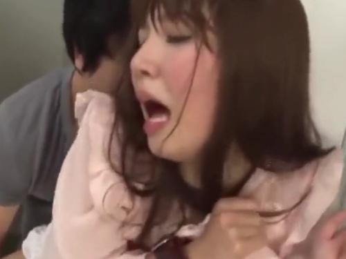 友田彩也香・・・トイレでの卑劣な襲撃に遭う！美女の衝撃体験とは？