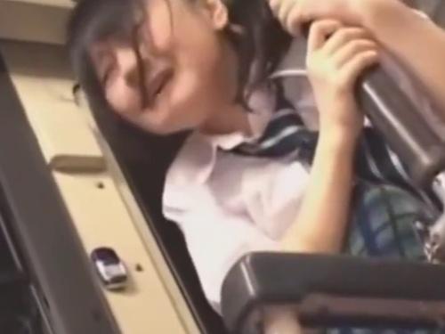 制服美少女の痴漢被害告白！リアルな体験に驚愕！