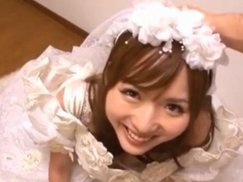 「中出しハードファックで興奮する美少女のドレス姿！」