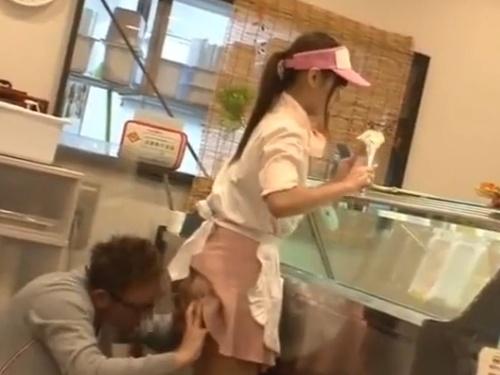 【恐怖体験】かわいい店員さんが恐怖の瞬間を体験！実話を暴露！