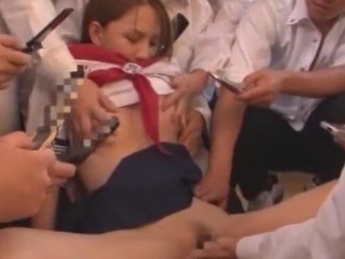 衝撃映像！クラスの男子によるギャルJKの教室内輪姦！