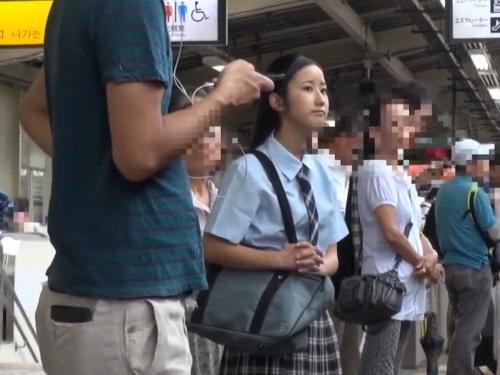 知らぬ間に犯される美少女JKの悲劇