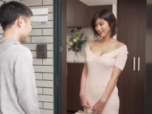 「美乳お姉さんの腰使いが止まらない！極上のご奉仕馬乗り！」