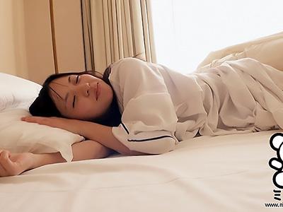 【宮沢ゆかり】年若い巨乳美女の未踏の領域への挑戦！濃厚なキスとフェラで興奮を高め未知なる快楽の扉を開くエロティックな冒険！