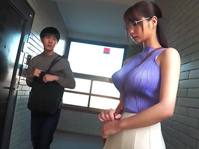 【隣人×人妻】隣に棲むイケメンな学生に魅了されスレンダーな人妻が豊かなバストを揺らして激しく求め合う様子がエロすぎるｗｗｗ