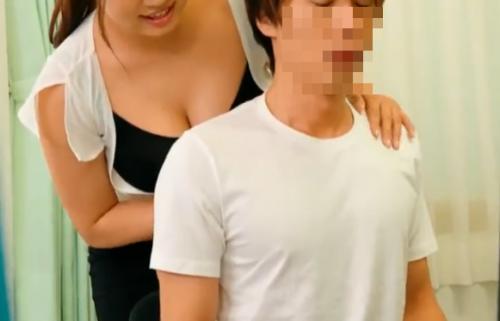 痴女に後ろから責められ弄ばれるM男君になりたい・・・