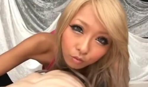 マン○を足に擦り付けながら僕のチン○をマッサージしてくれる美形黒ギャル泉麻那ちゃんがマジ可愛い・・・