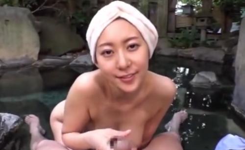 清楚で真面目そうなCAと温泉旅行でとてもエッチな体験をしました・・・