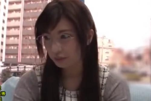 レベル高いと噂の高円寺駅前でナンパした女の子にマジックミラー号でチン○触ってもらったら・・・