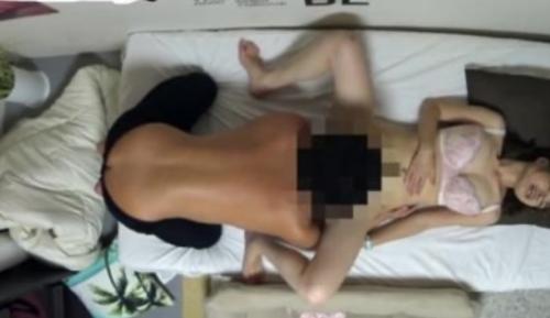 呑んでたら近くに一人でいた熟女がおっぱい大きいうえに可愛いかったから声かけて我慢できずにお家連れ込んでセッ○ス