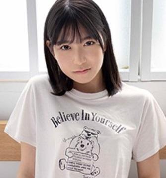 ２０歳SM系AVを見るのが大好きな美少女がAVデビュー！喉奥までチンポ咥えながら自分のマンコをオナニーしちゃうド淫乱痴女でした！【一宮くるり】