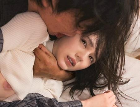 スレンダー美女が彼氏がいるのにバイト先の鬼畜おじさんに寝取られちゃいました！【涼森れむ】