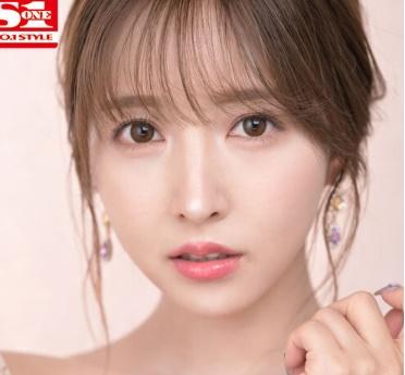 巨乳で美人の人気女優が主観目線で耳元で隠語を囁きながら騎乗位ピストンしちゃいました！【三上悠亜】