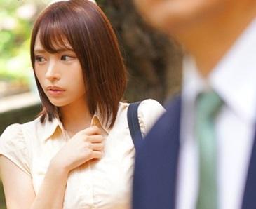 超美人の新婚OLが上司と出張の民泊で相部屋に！？エアコンの無い部屋で汗だくねっとり中出しSEXしちゃいました！【伊藤舞雪】