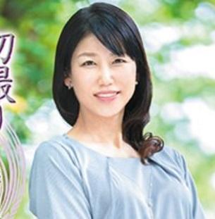 「ありのままを撮っていただきたい」六十路の美魔女人妻がAVデビュー！旦那とのSEXでは物足りず淫乱にハメまくっちゃいました！【工藤亜沙美】