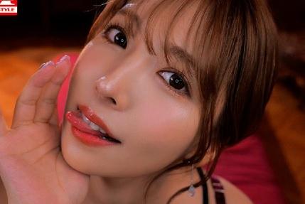 巨乳美女が騎乗位主観カメラで耳元でエッチな言葉を囁きながら優しくオナサポしちゃいました！【三上悠亜】