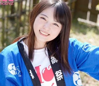 １９歳笑顔の可愛い美少女がAVデビュー！激シコフェラで可愛い顔にザーメンぶっかけられちゃいました！【桃山もえか】