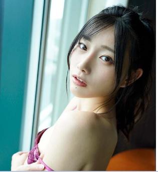 スレンダー美女が汗だく汁だくで立ったままでデカチン男優と激しく求めあっちゃいました！【三葉ちはる】
