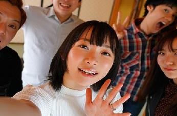 美乳の美人妻が旅行で旦那以外の男性と乱交しちゃう！？ガチイキ性奴隷になっちゃいました！【架乃ゆら】