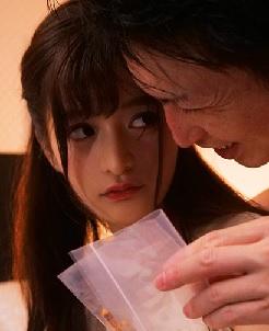 美人でスタイル抜群の人妻が同窓会で元カレに会い不倫しちゃう！？媚薬を飲ませれキメセクで快楽に溺れてしまいました！【ひなたまりん】