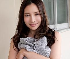巨乳で美人の近所に住むお姉さんが僕の家に来て騎乗位で激しく杭打ちピストンしちゃいました！【小野夕子】
