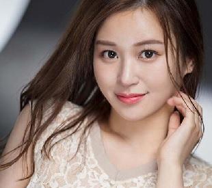 26歳笑顔の素敵な美乳美女がAVデビュー！？清楚な見た目から想像できないほどイヤらしいSEXしちゃいました！【芦名ほのか】