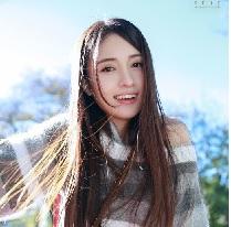 女子大生のハーフ美少女が綺麗なロングヘアーを振り乱しながら激しく杭打ちピストンしちゃいました！【石田カレン】