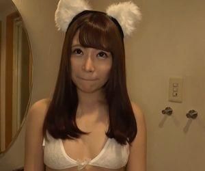 【ハメ撮り×コスプレ】パパ活で出会った女子大生と猫耳コスプレでハメ撮り！男性器をねじ込むとエッチな顔に変わる