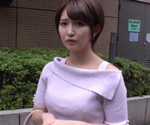 【人妻×童貞】人妻が童貞君と混浴風呂に入って風俗顔負けの洗体からの筆おろし！肉棒を入れるとエロい顔になる