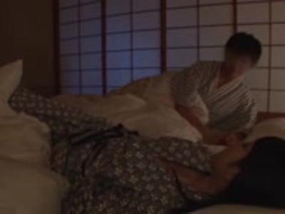 【お姉さん×美乳】会社の同僚と同じ部屋に一泊！肉棒をねじ込むとs\yとした顔になっちゃう