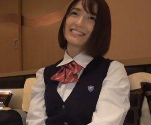 【制服×ハメ撮り】清楚系の女子高生がお金欲しさにおやじにハメ撮りされた！肉棒を挿入すると乙女の様な表情に変わる