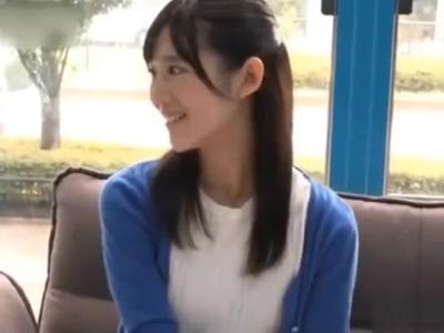 【エロ企画×即ハメ】インタビュー中の女子大生のパンツをズラして無許可で即ハメ！ガチ一般人の演技無しの反応はエロい