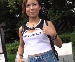 【ハメ撮り】Uber Eatsで配達のバイトをしているお姉さんとSEX！突き上げられる刺激で頭がボーっとしちゃう