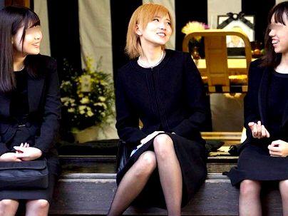 ＜若妻NTR！＞久しぶりの再会で酔っぱらってしまった若い奥さんが同級生たちにエロ行為にｗｗｗｗ