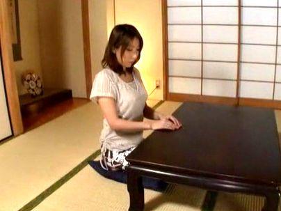 ＜神乳人妻！＞「ほしいの…」欲求不満の巨乳おっぱい美女奥さん！オナニーしてたら隣の男がきて・・・