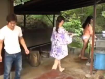 ≪人妻≫【ネトラレ】エロい体のヒトヅマが野外セックスでもだえ感じちゃうぞｗｗｗｗｗｗ