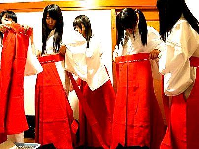 ＜巫女修行！＞スレンダー細身美乳オッパイパイパン美少女たち！乱交セクロスシチャウゾ！