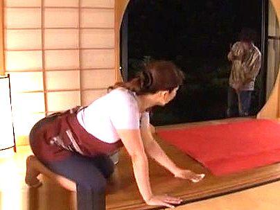＜人妻！＞「ちょうだい…♡」エッロイ体のデカ尻な美魔女おばさん奥さん！大人の玩具でもだえカンジチャウ！