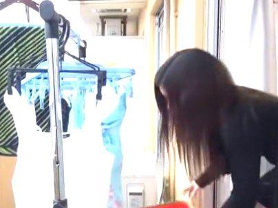 ＜隣人ギャル！＞神展開勃発！人妻の下着がベランダに落ちてたので届けたらエロ行為に発展シチャウゾ！！！