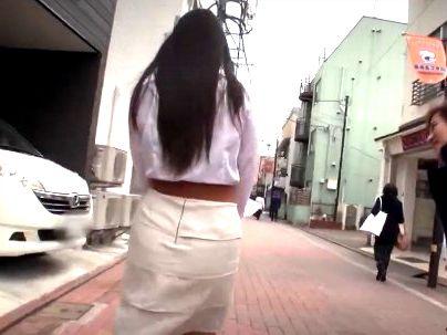 ＜人妻！＞「え、時間ですか？…」街で見かけた巨乳おっぱい美魔女！エロマッサの餌食でもだえる姿ヤッバ！