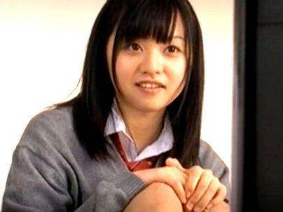 ＜幼馴染！＞「これ凄いの…♡」かわいい制服女子の幼馴染！AV鑑賞してたらエロ行為に発展シチャウゾ！